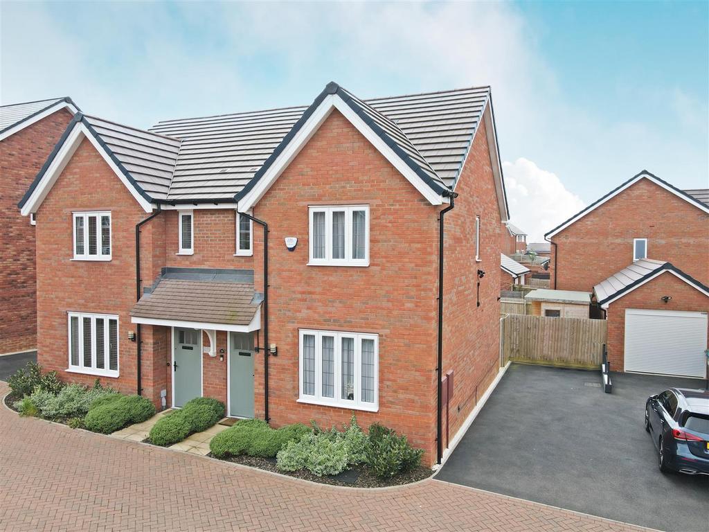 Knibb Drive, Hanslope, Milton Keynes 3 bed semidetached house £360,000