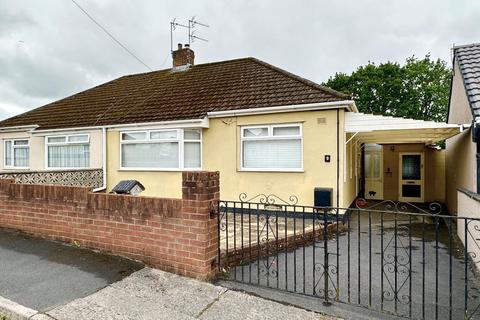 2 bedroom bungalow for sale, Beachgrove Gardens, Bristol