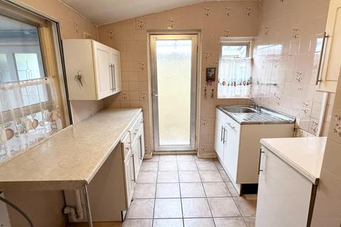 2 bedroom bungalow for sale, Beachgrove Gardens, Bristol