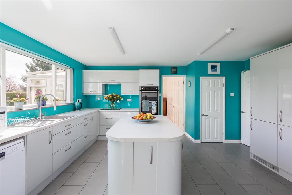 Welham Road 45 Kitchen Breakfast Room-3.jpg