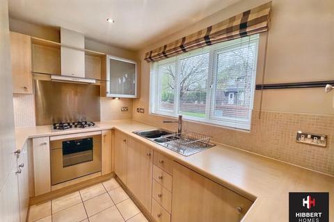 2 bedroom apartment to rent, Meadow Court, Wellfield Lane, Altrincham WA15