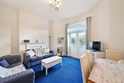 3 bedroom flat for sale, Upper Richmond Road, Putney