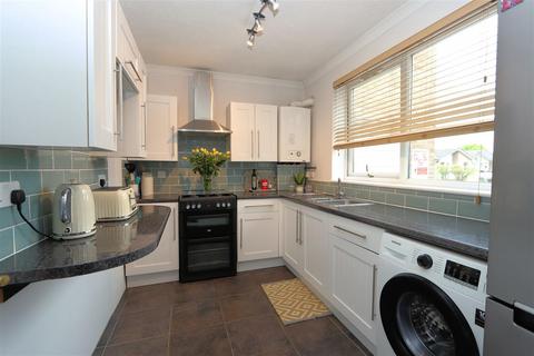 1 bedroom flat to rent, Cedar Court, Station Road, Epping