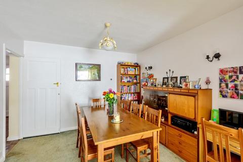 11 Charnwood Road, Uxbridge, UB10 0HX