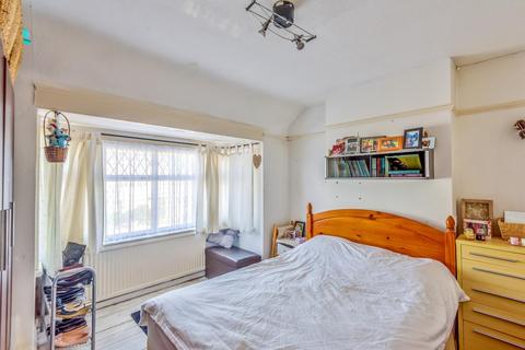 11 Charnwood Road, Uxbridge, UB10 0HX
