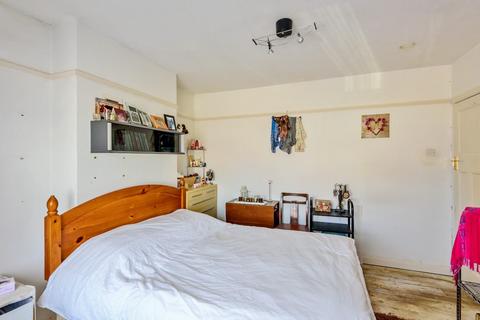 11 Charnwood Road, Uxbridge, UB10 0HX