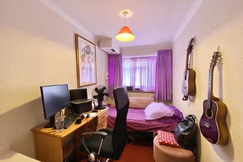166 Cranford Drive, Hayes, UB3 4LG