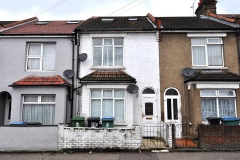 5 bedroom terraced house to rent, Whippendell Road, Watford WD18