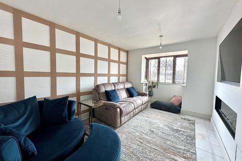 14 Hedge End, Northampton, NN4 0SW