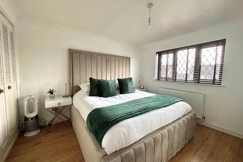 14 Hedge End, Northampton, NN4 0SW