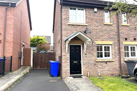 2 bedroom house to rent, Lychgate Close, Stoke