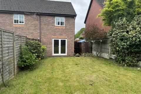 2 bedroom house to rent, Lychgate Close, Stoke