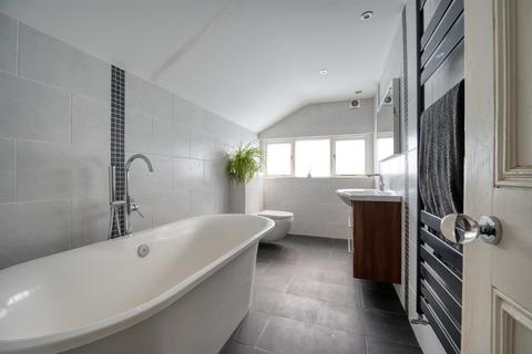 Fern Bank Brookfield Lane, Bakewell, DE45 1AN