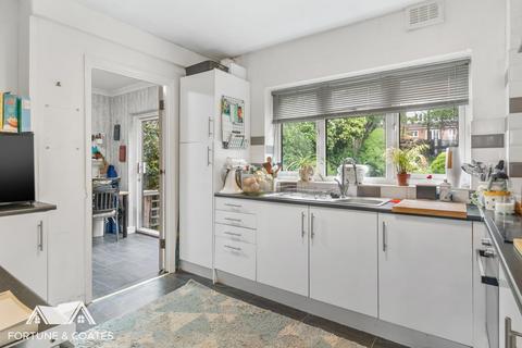 51 Collins Meadow, Harlow, CM19 4EW