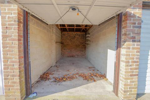 Garage to rent, Chichester,