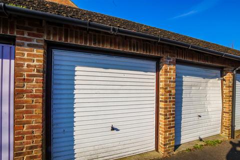 Garage to rent, Chichester,