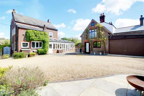 4 bedroom detached house for sale, Studham Lane, Dagnall, Nr Berkhamsted