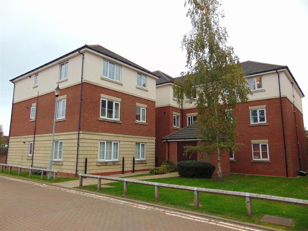 Parkhouse Grove, Aldridge 2 bed apartment £795 pcm (£183 pw)