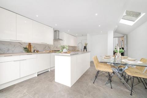 25 Raeburn Street, London, SW2 5QT