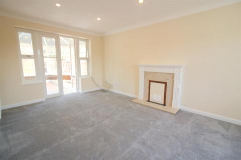 3 bedroom detached house to rent, Fairford Leys, Aylesbury
