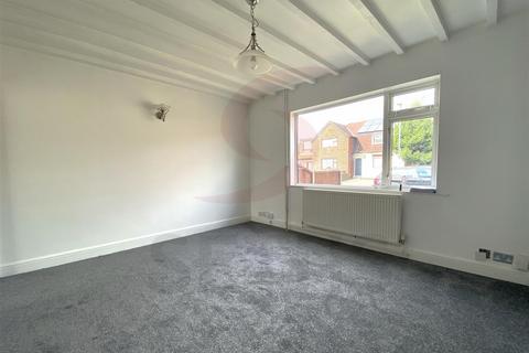 3 bedroom end of terrace house to rent, Winster Drive, Leicester LE4