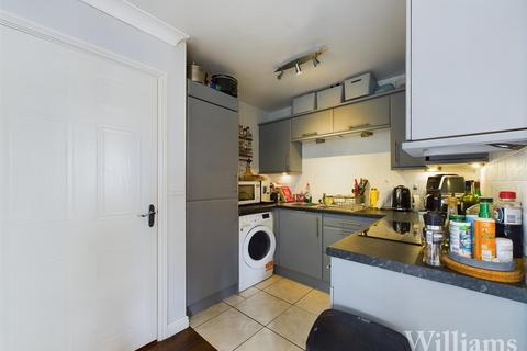2 bedroom flat for sale, Coy Court, Aylesbury HP20