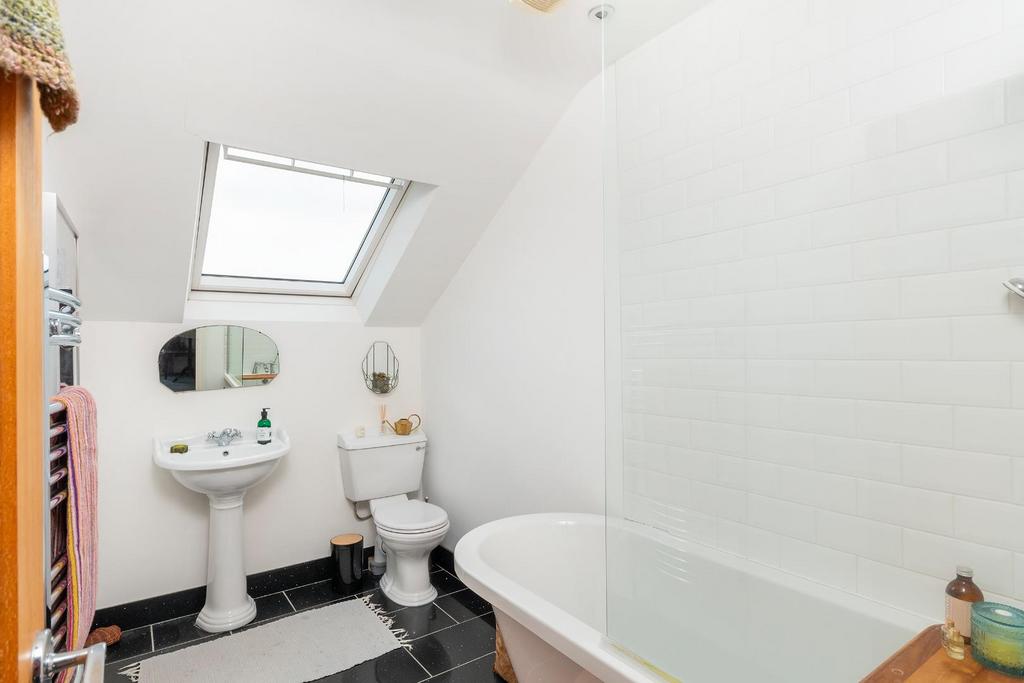 2 W3 RKE - Ensuite B.jpg