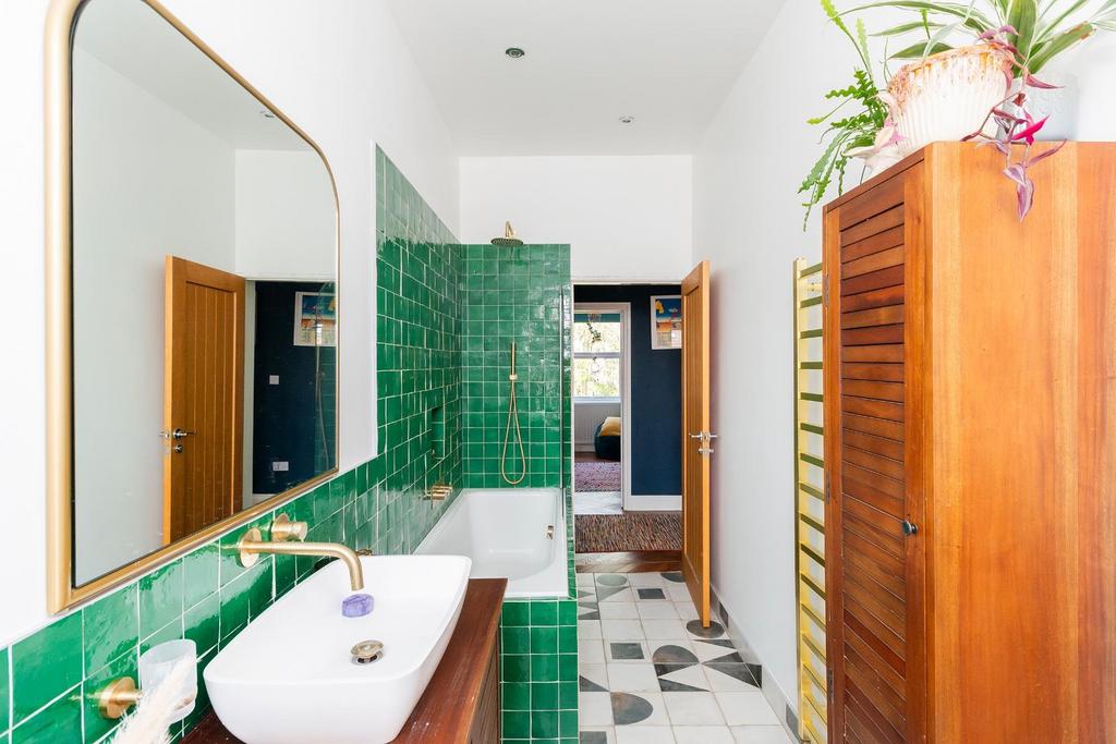 2 W3 RKE - Bathroom B.jpg