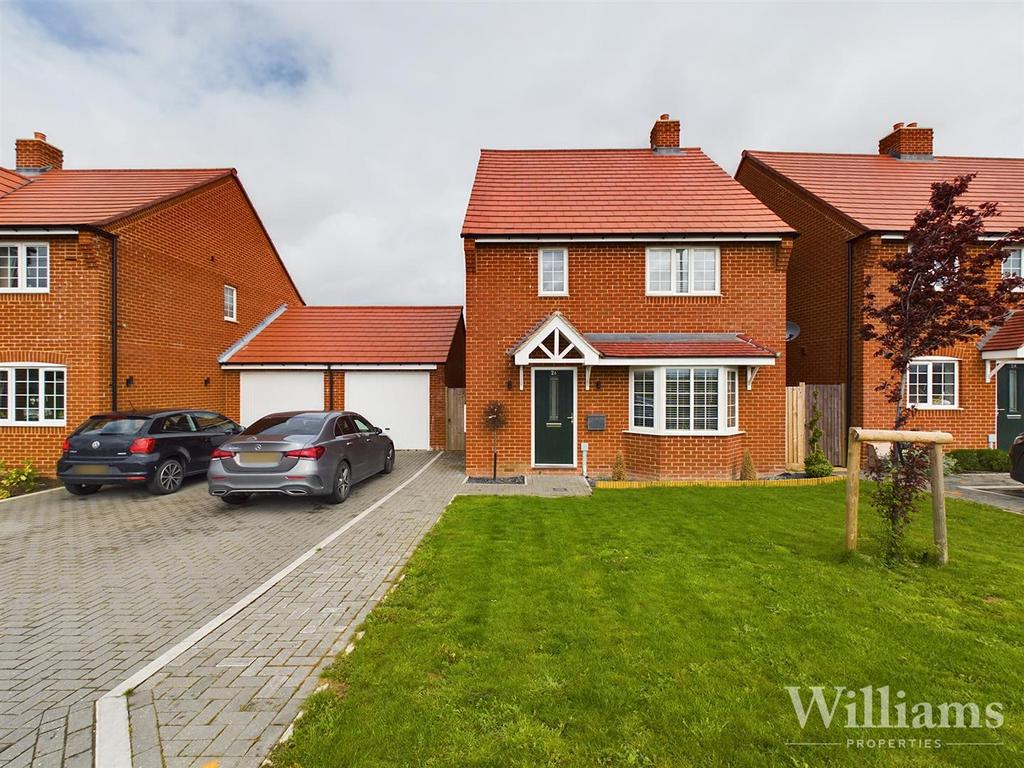 Aragon way, Aylesbury HP22 4 bed detached house for sale £465,000