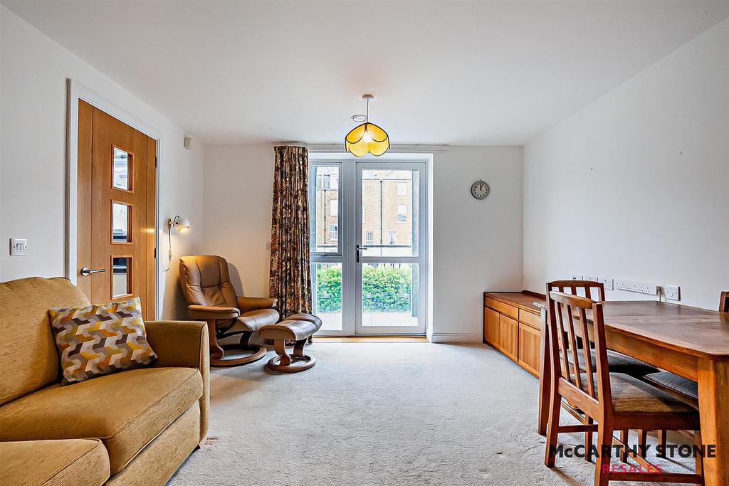 8594659-interior04-800.JPG