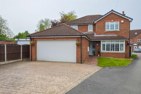 4 bedroom detached house for sale, Hill Court, Castleford WF10