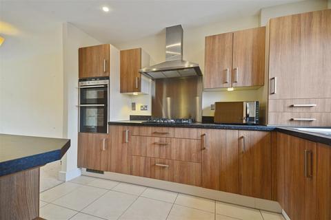 4 bedroom townhouse for sale, Longford Way, Stanwell TW19