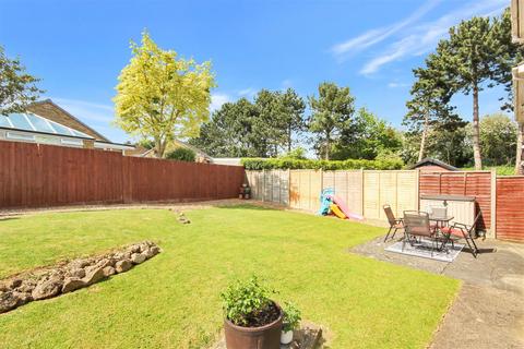4 bedroom detached house for sale, Orchard Close, Rushden NN10