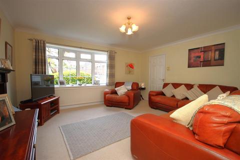 4 bedroom detached house for sale, Orchard Close, Rushden NN10