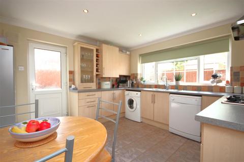 4 bedroom detached house for sale, Orchard Close, Rushden NN10