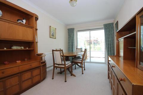 4 Fox Covert, Fetcham, Leatherhead, KT22 9XD