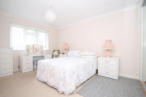 4 Fox Covert, Fetcham, Leatherhead, KT22 9XD