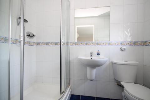 4 Fox Covert, Fetcham, Leatherhead, KT22 9XD