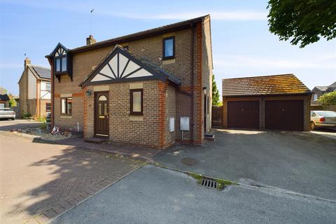 4 bedroom detached house for sale, Redwood Gardens, Driffield