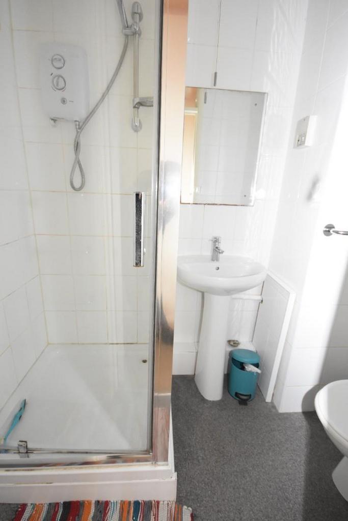 Shower room.JPG