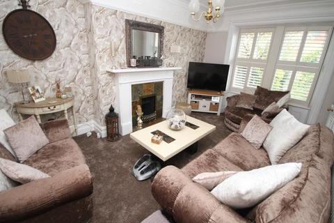 4 bedroom terraced house for sale, Carlton Grange, Yeadon, Leeds