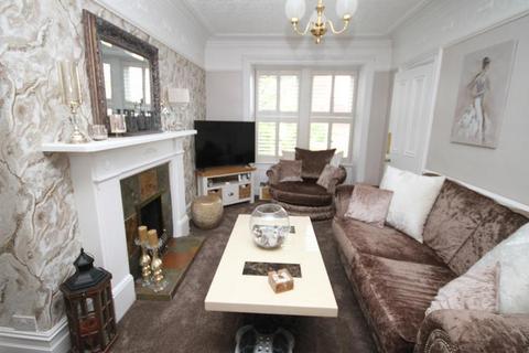 4 bedroom terraced house for sale, Carlton Grange, Yeadon, Leeds