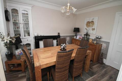 4 bedroom terraced house for sale, Carlton Grange, Yeadon, Leeds