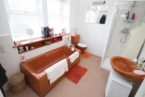2 Carlton Grange, Yeadon, Leeds, LS19 7UY