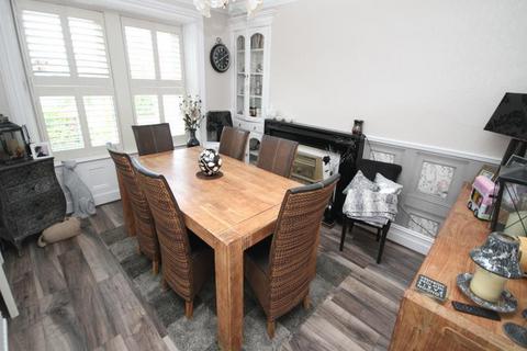 2 Carlton Grange, Yeadon, Leeds, LS19 7UY