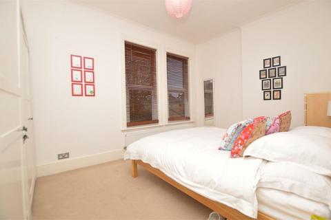 2 bedroom flat to rent, St Margarets Road, St Margarets