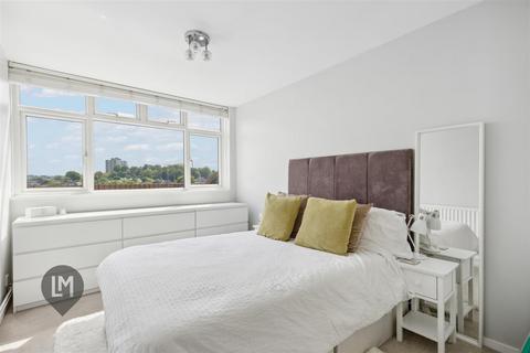 1 bedroom flat for sale, Murfett Close, London