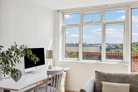 38 Murfett Close, London, SW19 6QB