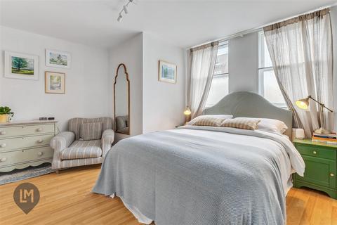 2 bedroom maisonette for sale, Merton Road, London