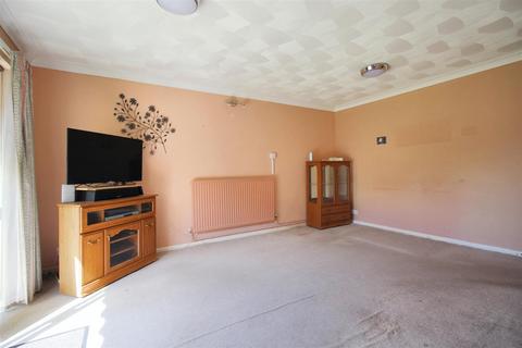 2 bedroom detached bungalow for sale, Lancaster Gardens, Aylsham, Norwich